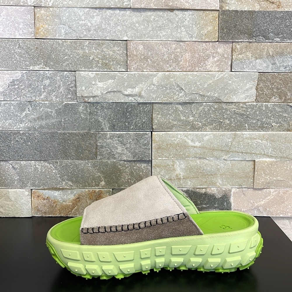 UGG All Gender Venture Daze Slide - Picture 10 of 11